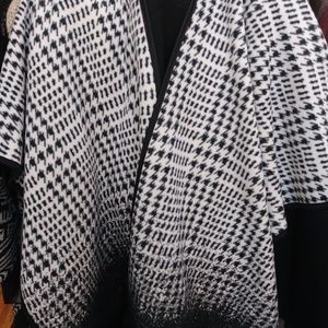 Open Front Oversized Fleece Blanket Cape Black/Whi